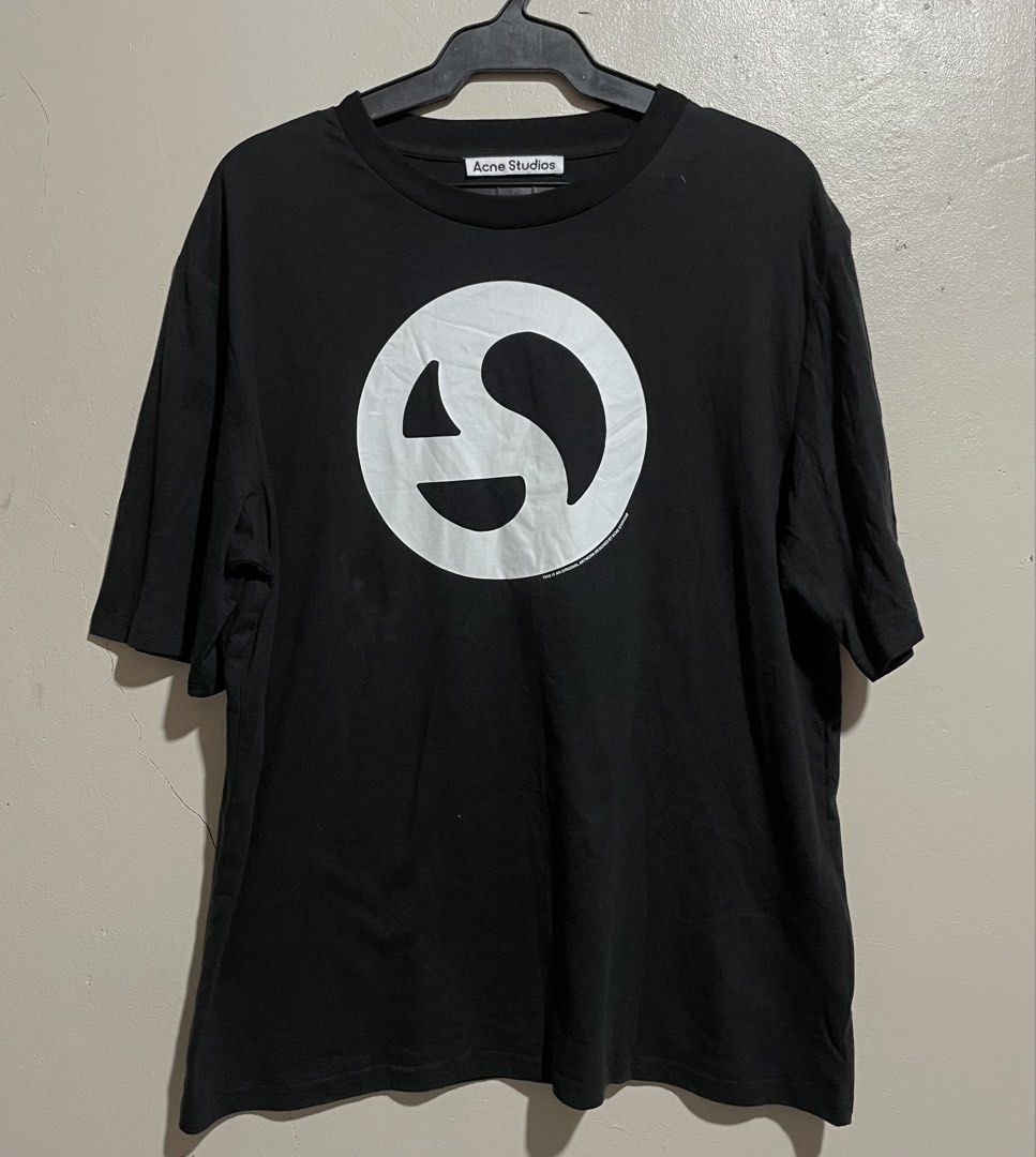 Acne Studios Graphic Tee (Category: Tshirts & Polo Shirts ) located in Manila. Submitted by meloraye_14 (Listing ID 1429331051, Image 1). Description: .