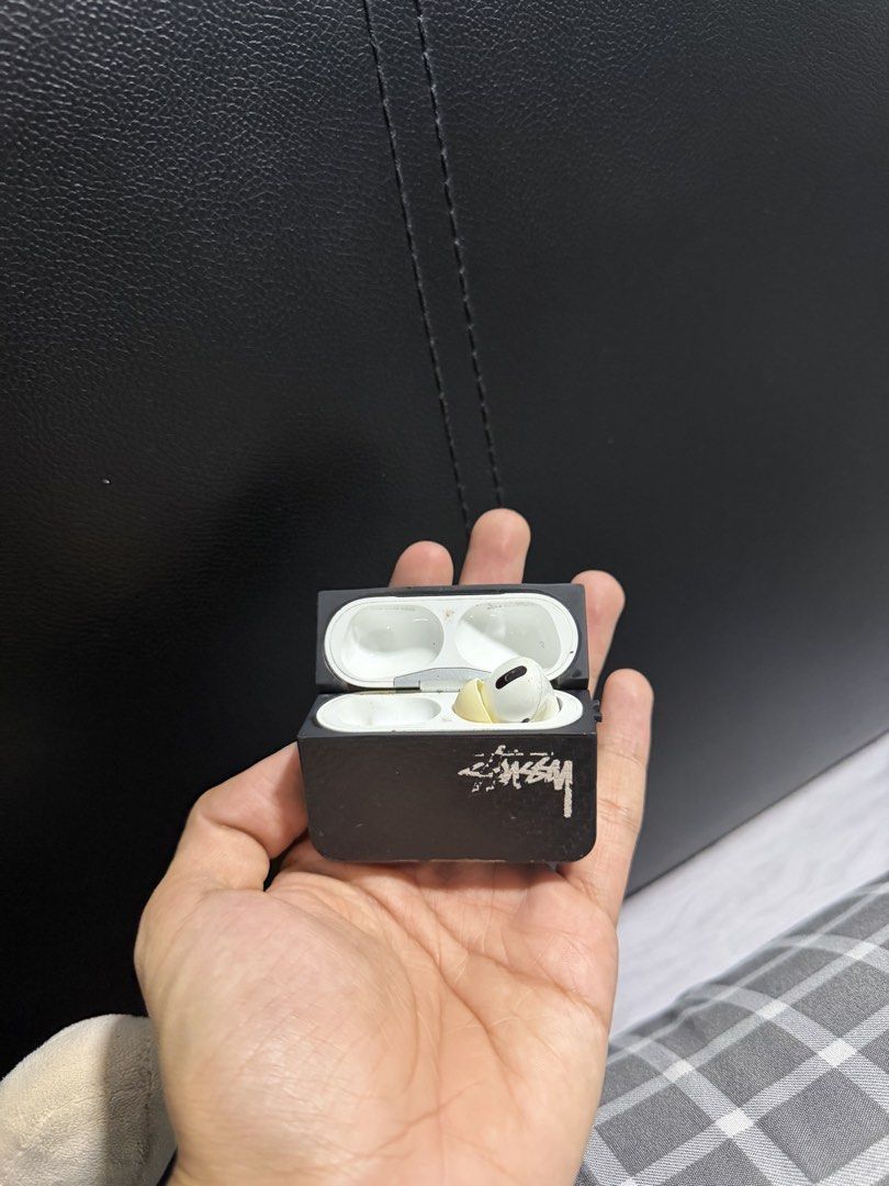 Airpods pro414115337308088321