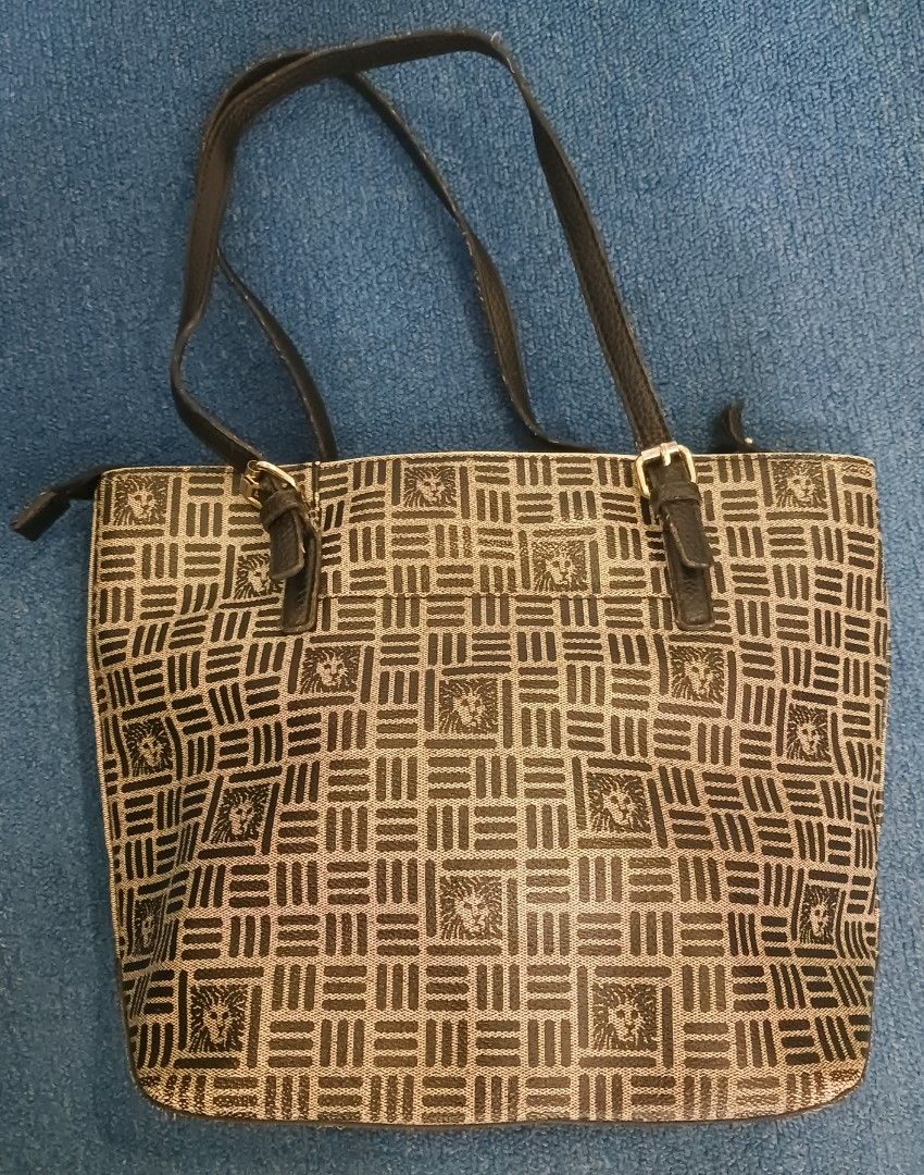 Anne klein tote bag (Category: Shoulder Bags) located in Manila. Submitted by rtins (Listing ID 1429175582, Image 2). Description: lion series medium visible flaws : rubber lining sa handle.