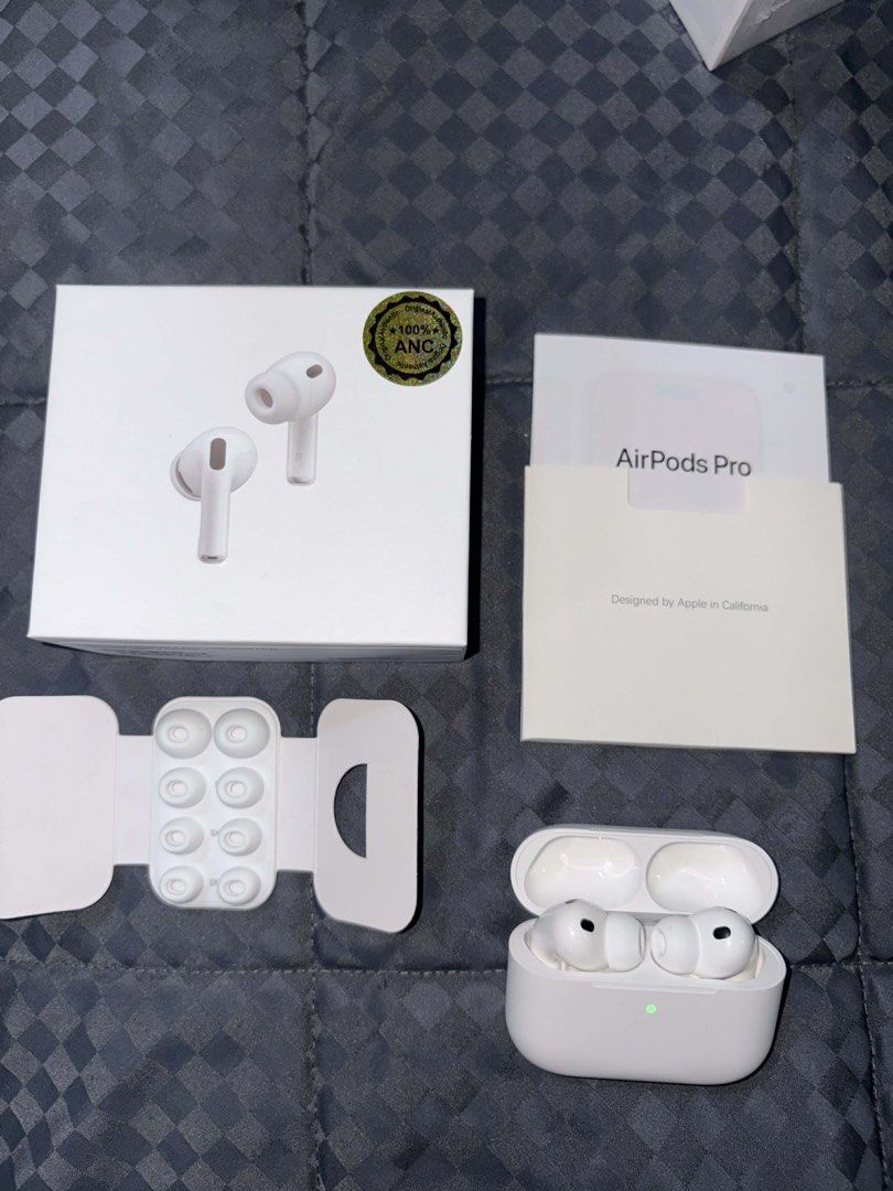Apple AirPods Pro 3 (Category: Earphones) located in Manila. Submitted by niccababeee (Listing ID 1429204301, Image 1). Description: brandnew sealed with free silicon case premium copy.