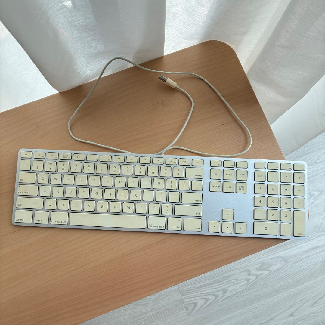 Apple USB Wired Keyboard - White468690254693017601