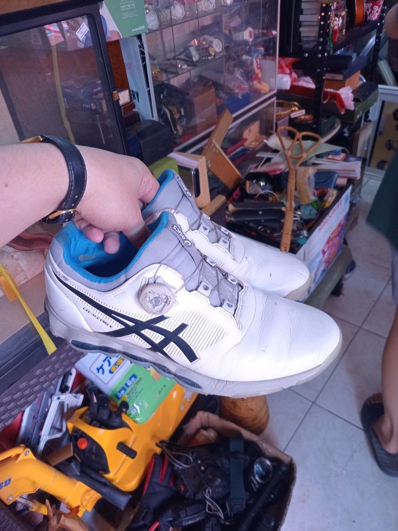 Asics Golf Shoes (Category: Golf) located in Taguig. Submitted by nippon.toki (Listing ID 1429255168, Image 2). Description: Asics golf shoes with a white and gray design. Features a BOA closure system for easy adjustment. The Asics logo is visible on the side of the shoe. The soles have golf spikes. sold as is.