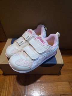 (Category: ) located in . Submitted by Shoeaholics_8 (Listing ID 1429267360, Image 1). Description: .