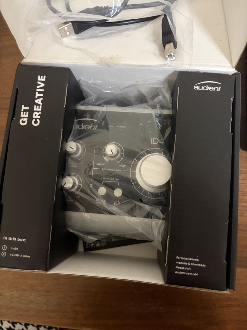 Audient iD4 Audio Interface421338969465825280