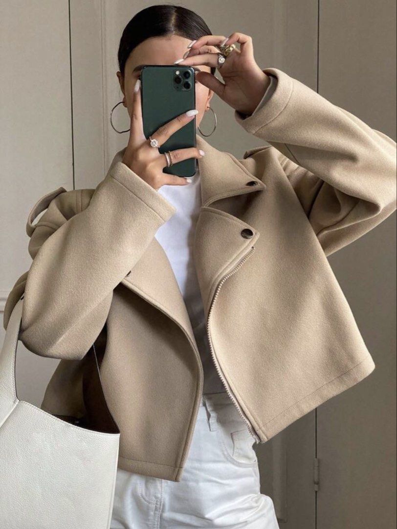 Beige Zip up Cropped Jacket (DAZY) (Category: Coats, Jackets and Outerwear) located in Paranaque City. Submitted by hellobudol_ (Listing ID 1429280542, Image 1). Description: - Used once at korea - M-L - Price was 500+.