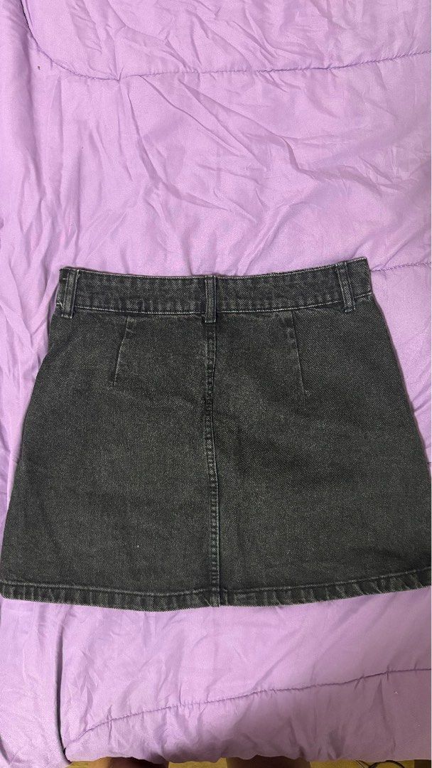 Bershka Denim Skirt (Black) (Category: Skirts) located in Paranaque City. Submitted by redvelvet13 (Listing ID 1429299751, Image 2). Description: .