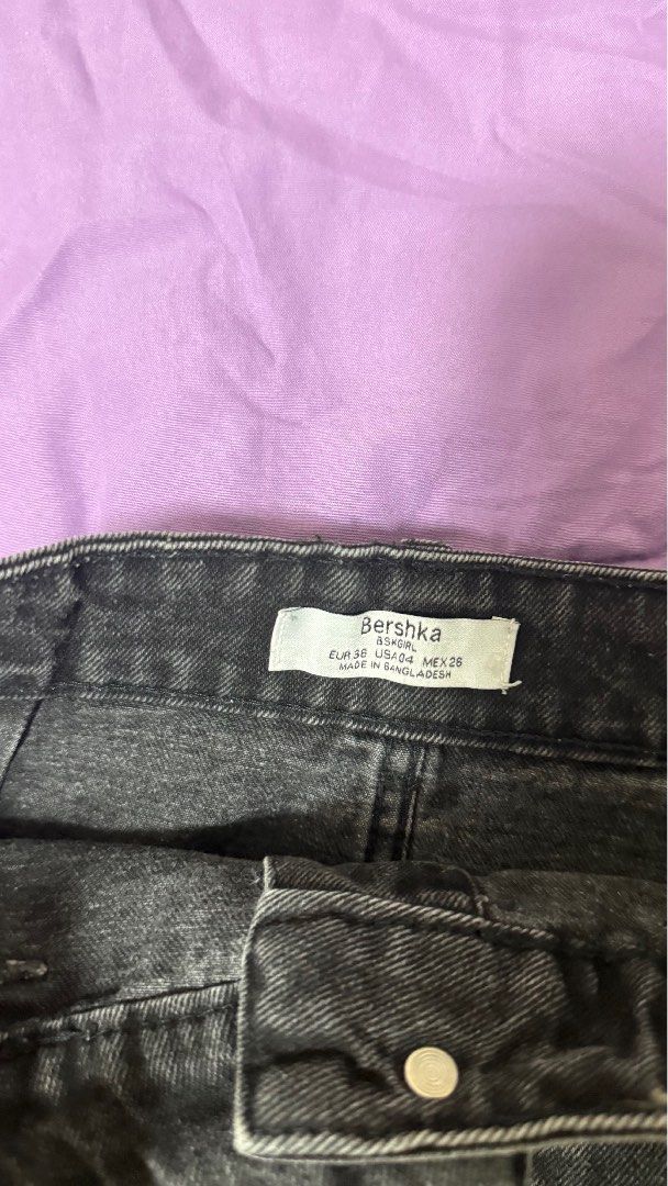 Bershka Denim Skirt (Black) (Category: Skirts) located in Paranaque City. Submitted by redvelvet13 (Listing ID 1429299751, Image 3). Description: .