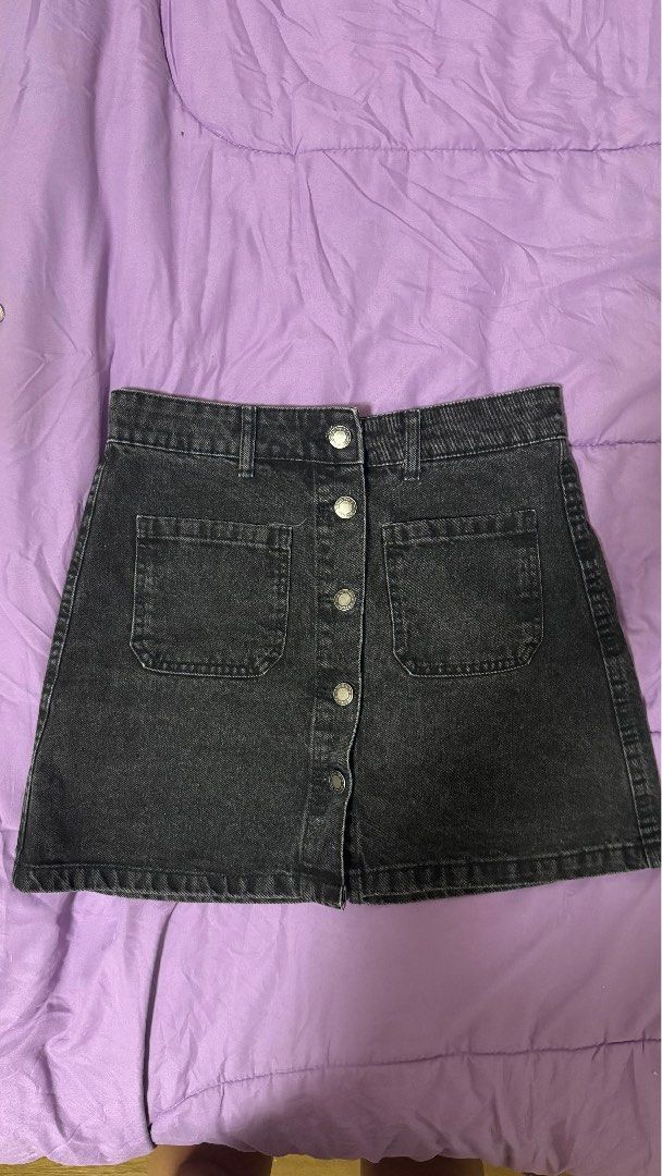 Bershka Denim Skirt (Black) (Category: Skirts) located in Paranaque City. Submitted by redvelvet13 (Listing ID 1429299751, Image 1). Description: .