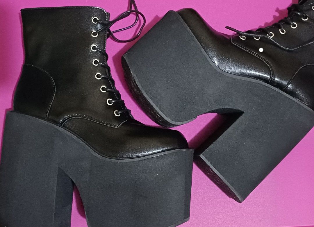 Black Platform Boots 6.6 inches / 17cm (Category: Boots) located in Pasig City. Submitted by rarestar909 (Listing ID 1429316198, Image 2). Description: For rent: 6 inches / 17cm high platform boots perfect for cosplay or concerts 🌟 size: EU 36 / US 5.5 / 230mm Rental fee: Php 450 + P400 refundable security deposit 📍 Pasig, can do SDD within Metro Manila.