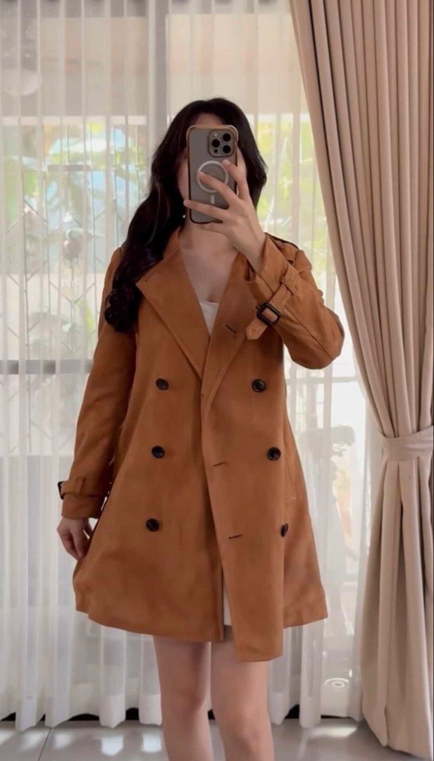 Brown Trench Coat (Category: Coats, Jackets and Outerwear) located in Angeles City. Submitted by exate (Listing ID 1429177134, Image 1). Description: - Stylish brown trench coat - Double-breasted with black buttons - Features a collar and adjustable cuffs - Classic silhouette - Made of a suede-like material - Perfect for adding elegance Size Medium but could fit up to Large .