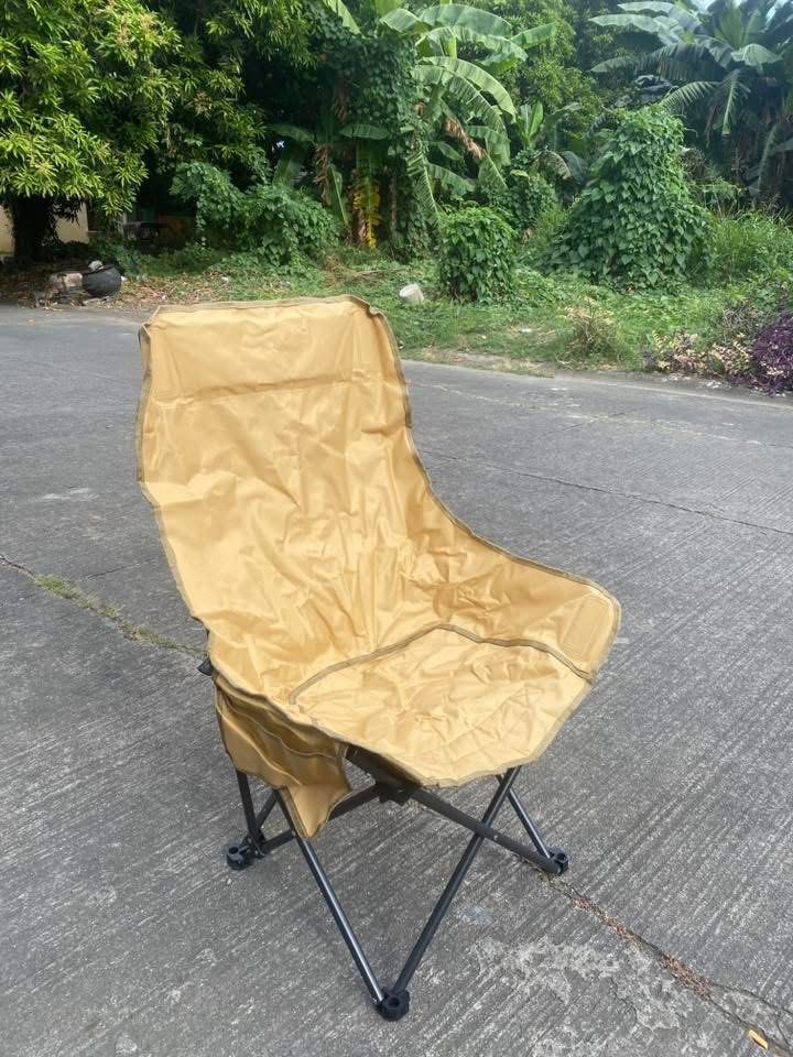 Camping Chair and Table Set (Category: Hiking & Camping) located in Las Pinas. Submitted by shytorres (Listing ID 1429188516, Image 3). Description: 1,680 NALANG SET NA BRANDNEW MOON CHAIR & CAMPING TABLE‼️ Location: BF mariposa, Las piñas .