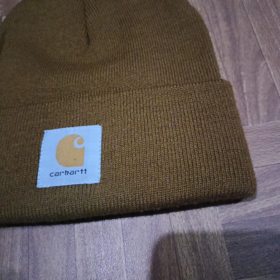 Carhartt Beanie (Category: Caps & Hats) located in Penaranda. Submitted by flipmopickmo (Listing ID 1429319176, Image 2). Description: Carhartt beanie is a stylish and warm accessory. It features the iconic Carhartt logo patch. The beanie is a solid color, making it easy to pair with various outfits. It's a classic design, perfect for everyday wear..