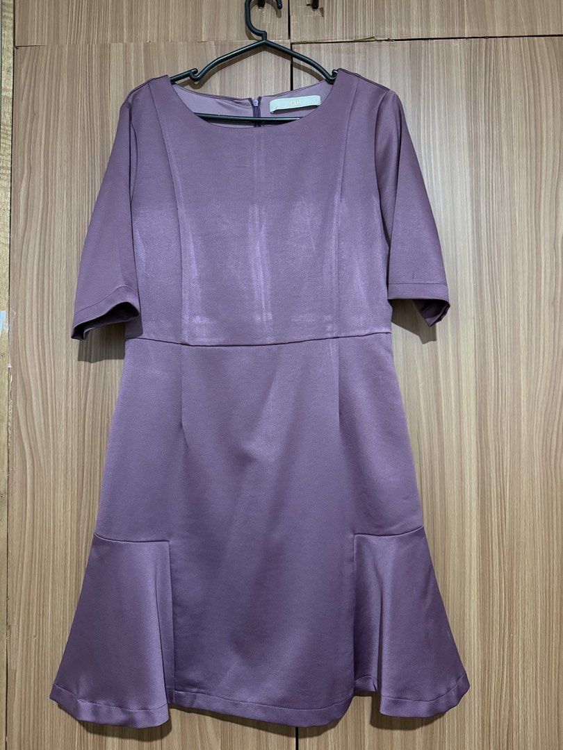 CLN Purple Dress - Size L (Category: Dresses) located in Rizal. Submitted by senminishop (Listing ID 1429295636, Image 1). Description: CLN - Large Violet Dress with Sleeves Slightly used - perfect for graduation RFS: Decluttering Size specifications: Shoulder: 15 inches Waist: 31-32 inches Length: 35 inches .