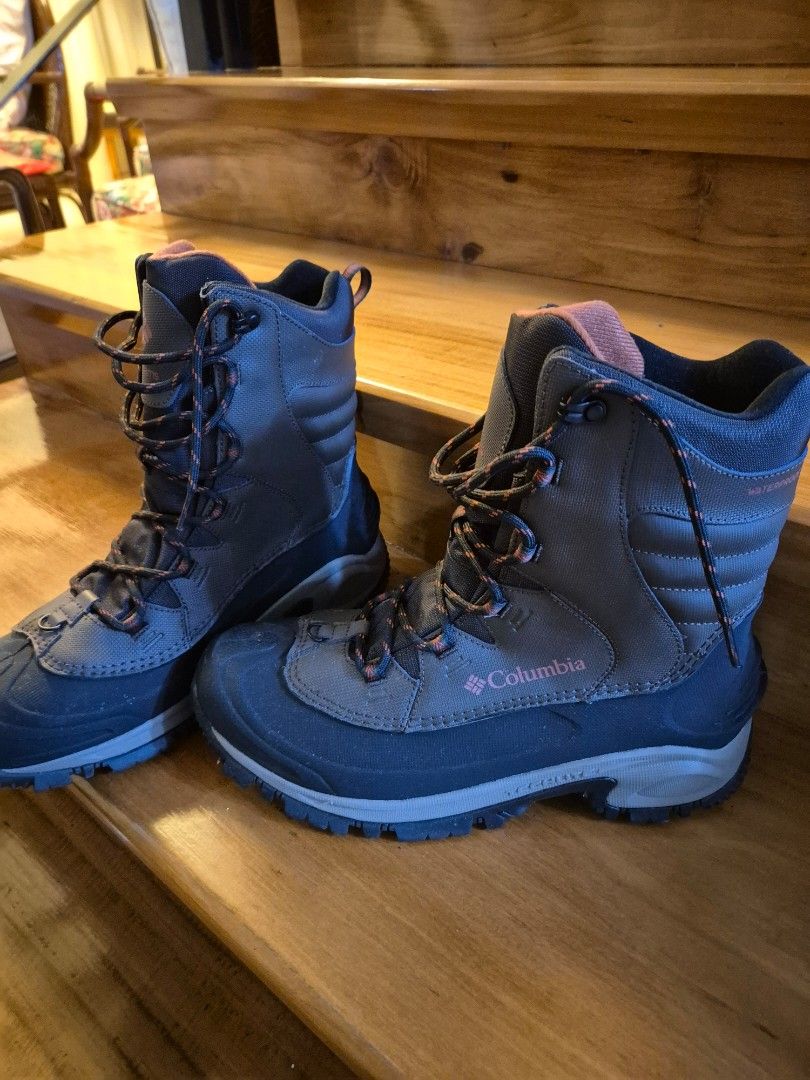 Columbia Men's Winter Boots Size 11 (Category: Boots) located in Davao. Submitted by stuff_you_might_like (Listing ID 1429296523, Image 2). Description: brand new, without box. never used and kept in the shoe rack only. .