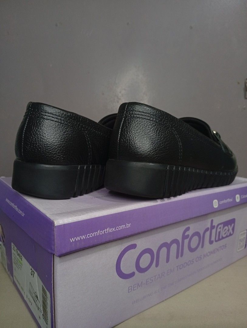 Comfortflex Black Loafers Size 37 (Category: Loafers) located in Makati City. Submitted by vians2002 (Listing ID 1429171460, Image 3). Description: Comfortflex black loafers. Features a textured upper and a decorative buckle. The shoes have a cushioned insole and a ridged sole for added grip. The size is 37. The shoes come with their original box..
