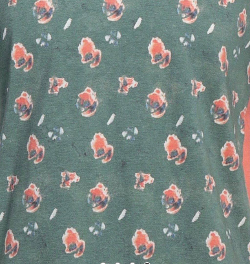 C.P. Company brand new men's t-shirt (Category: Tshirts & Polo Shirts) located in Singapore. Submitted by gtpk168 (Listing ID 1429330793, Image 2). Description: Printed T-shirt Floral-print Jersey Short sleeves Crewneck Brand logo, Side seam stripes.