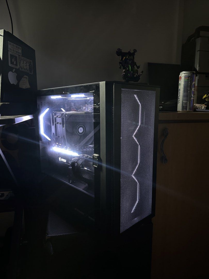 Custom Gaming PC Building413243297571153920