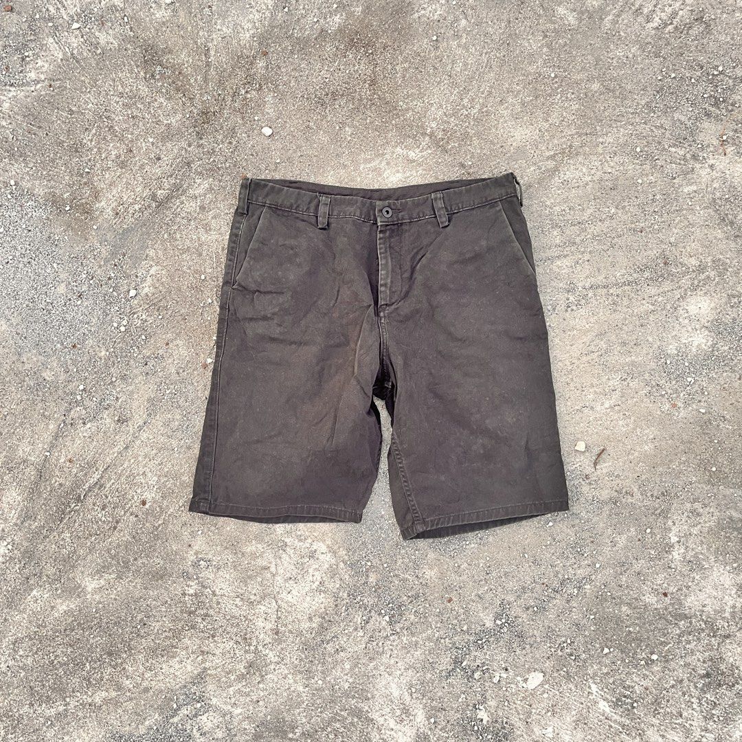 +DC BLACK CHINO SHORTS (Category: Shorts) located in Cebu City. Submitted by maytagumpay (Listing ID 1429259431, Image 3). Description: +DC BLACK CHINO SHORTS Size on tag: W34 Actual dimes: ▪️34” Waist ▪️19.5” Length ▪️10.5” Leg opening Color rate: 9.5/10 Issue: DIRT, need wash ✅ VERY GOOD CONDITION 🏷️: @ ₱3️⃣9️⃣9️⃣ only 🚚: @ ₱1️⃣ only DELIVERY CHARGE 🚫NO COD 🙏 I WOULD APPRECIATE IT IF YOU COULD DITCH UNREASONABLE HAGGLING Disclaimer‼️ ⚠️ITEM