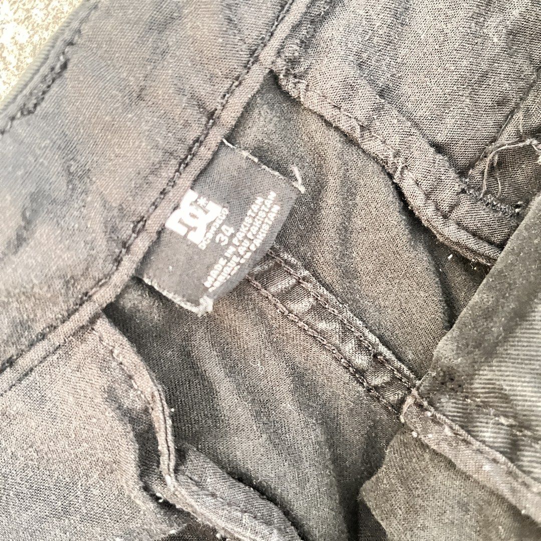 +DC BLACK CHINO SHORTS (Category: Shorts) located in Cebu City. Submitted by maytagumpay (Listing ID 1429259431, Image 2). Description: +DC BLACK CHINO SHORTS Size on tag: W34 Actual dimes: ▪️34” Waist ▪️19.5” Length ▪️10.5” Leg opening Color rate: 9.5/10 Issue: DIRT, need wash ✅ VERY GOOD CONDITION 🏷️: @ ₱3️⃣9️⃣9️⃣ only 🚚: @ ₱1️⃣ only DELIVERY CHARGE 🚫NO COD 🙏 I WOULD APPRECIATE IT IF YOU COULD DITCH UNREASONABLE HAGGLING Disclaimer‼️ ⚠️ITEM