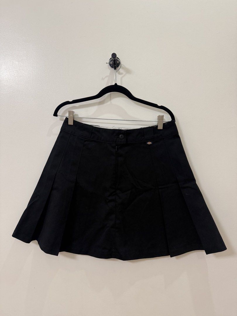 Dickies Black Pleated Skirt - Size L (Category: Skirts) located in Pasay City. Submitted by mcsanmig (Listing ID 1429214102, Image 1). Description: Never been worn Wrong size Bought at Dickies Store Robinsons .