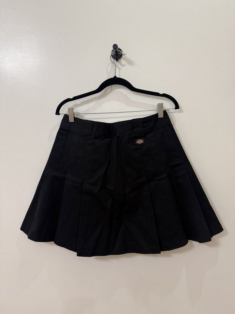 Dickies Black Pleated Skirt - Size L (Category: Skirts) located in Pasay City. Submitted by mcsanmig (Listing ID 1429214102, Image 2). Description: Never been worn Wrong size Bought at Dickies Store Robinsons .
