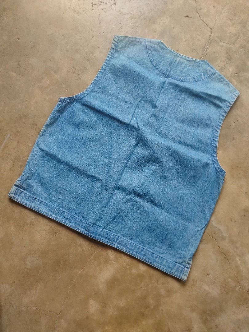 Vintage Dickies Workwear Denim Vest (Category: Vests) located in Baguio. Submitted by pormado (Listing ID 1429308574, Image 2). Description: Vintage Dickies denim vest. Features a button-up front, two front pockets, and a V-neck design. The vest has a light blue wash and a Dickies logo patch. The size tag indicates it is a size L. The vest has a classic, timeless style. Very Good Condition Width: 22 Length: 25 Color Rate 8/10 Size M-L Signs of Us