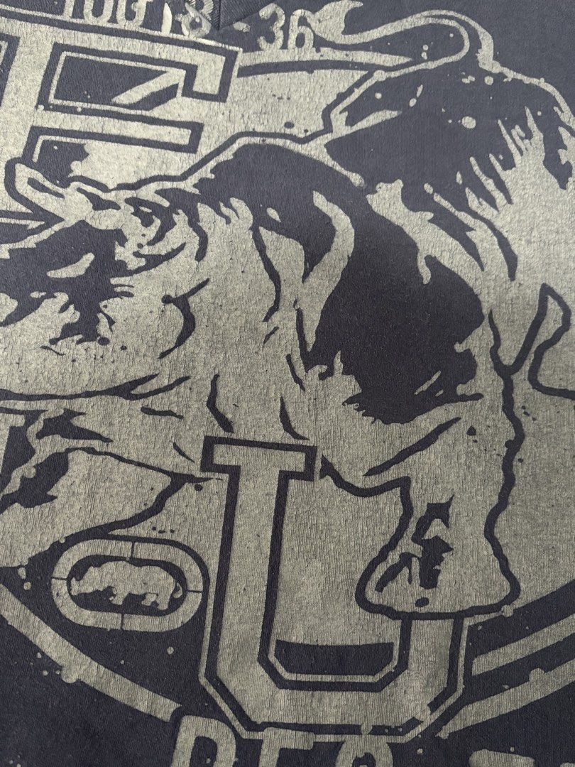 Ecko Unltd. V-Neck Graphic Tee (Category: Tshirts & Polo Shirts ) located in Lucena. Submitted by ryu625 (Listing ID 1429170128, Image 2). Description: Ecko. Unltd V-Neck Shirt W-22 L-29 Issues: Cracked print (as seen in photo) Price is negotiable as always :))) y2k, grunge, alt, fashion, 2000s.
