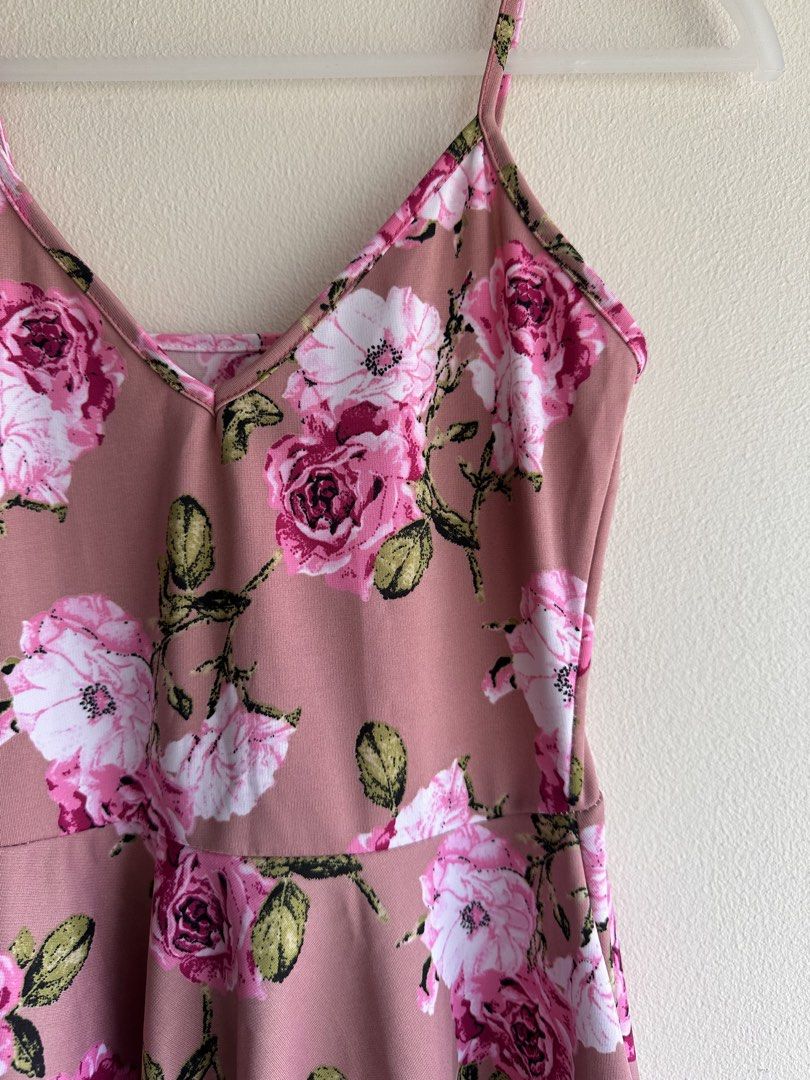 Floral Print Spaghetti Strap Dress (Category: Dresses) located in Quezon City. Submitted by loveworn (Listing ID 1429211055, Image 2). Description: Pretty girly dress RFS: Major decluttering; have no need for it, been in storage for too long.