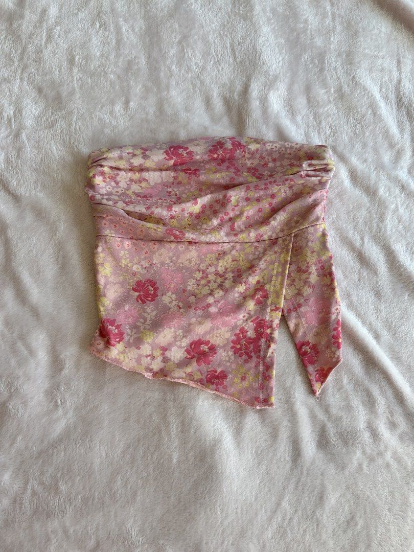 Floral Tube Top (Category: Others Tops) located in Manila. Submitted by rayennss (Listing ID 1429269850, Image 1). Description: Tube top features a beautiful floral pattern in shades of pink and yellow. It has a unique asymmetrical design with a side tie detail. The top is made of a soft, likely stretchy fabric. It's a stylish piece perfect for a casual or dressed-up look..