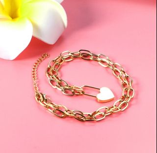 (Category: ) located in . Submitted by rehavenwardrobe (Listing ID 1429237129, Image 1). Description: .