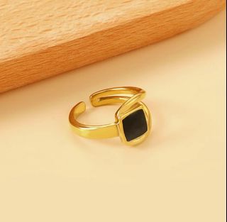 (Category: ) located in . Submitted by rehavenwardrobe (Listing ID 1429238741, Image 1). Description: .