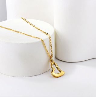 (Category: ) located in . Submitted by rehavenwardrobe (Listing ID 1429235493, Image 1). Description: .
