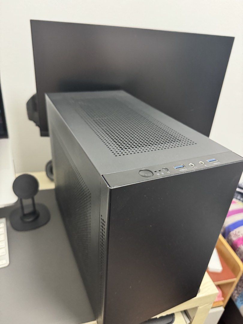 Gaming PC - AMD Ryzen 7 3700X, GTX 1660, 16GB RAM,512G M.2