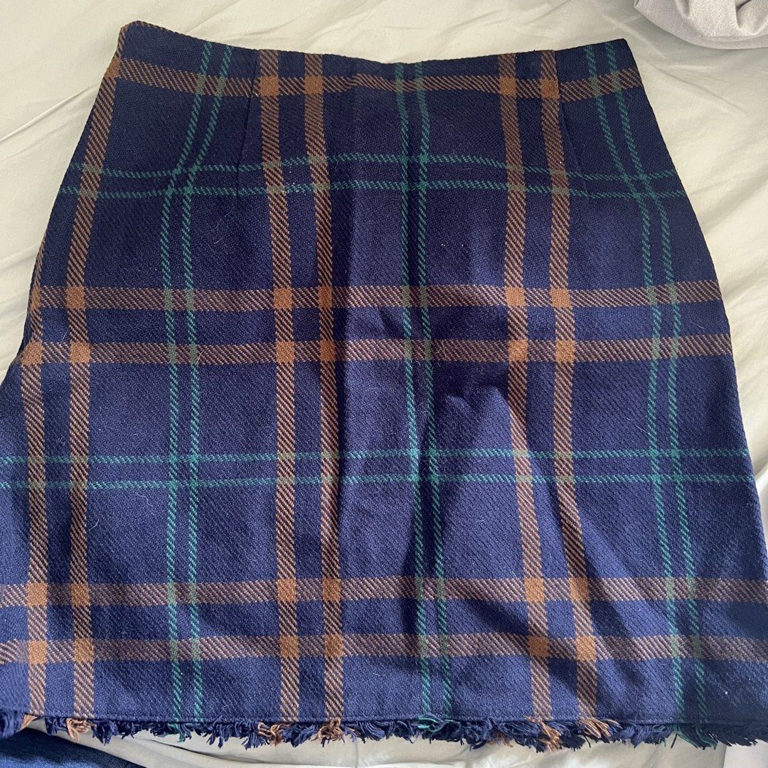 GU Plaid Mini Skirt (Category: Skirts) located in Mandaluyong City. Submitted by declutter.life (Listing ID 1429308894, Image 1). Description: Used once Super cute! Bought in Japan.