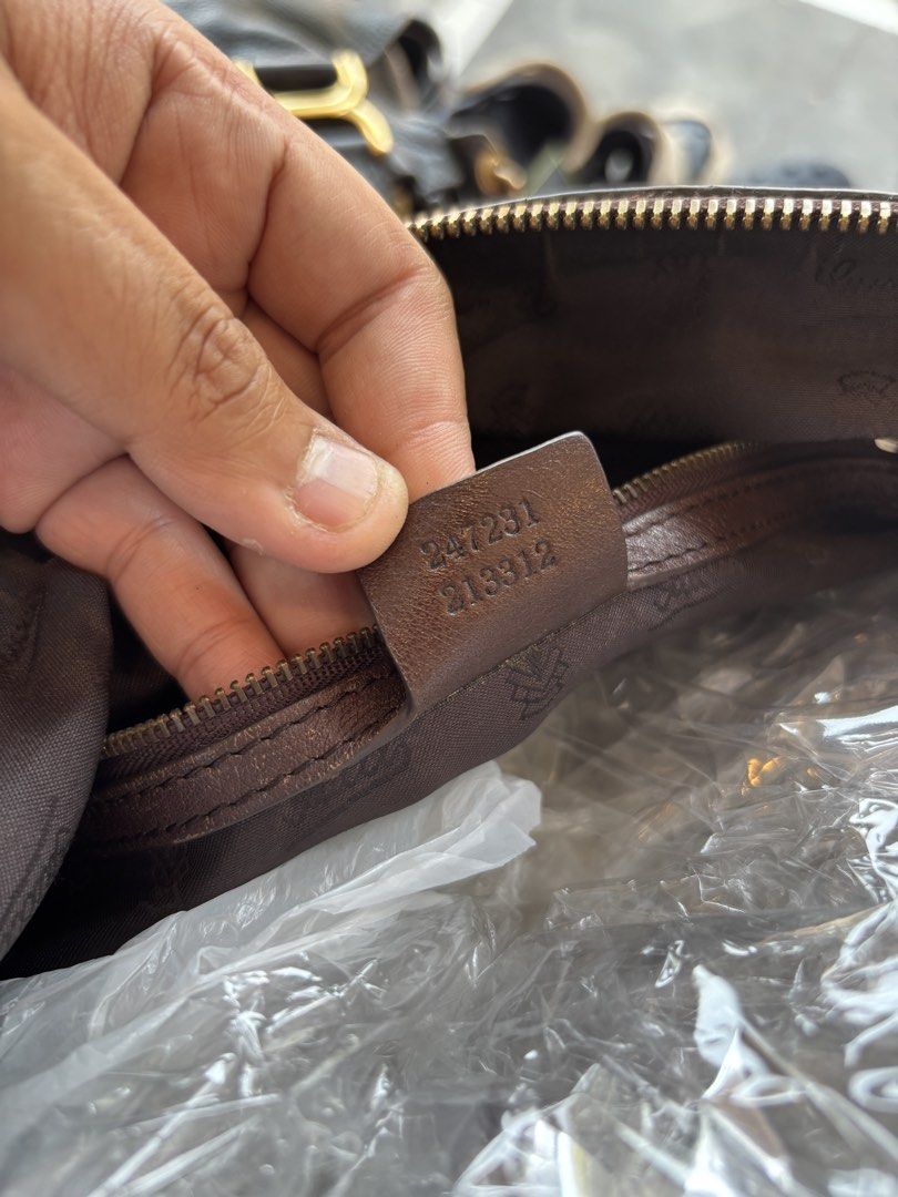 Gucci GG Canvas Hand Bag / Shoulder Bag (Category: Luxury Bags & Wallets) located in Bacolod City. Submitted by money_maker06 (Listing ID 1429281348, Image 3). Description: Gucci Handbag/Shoulder Bag.