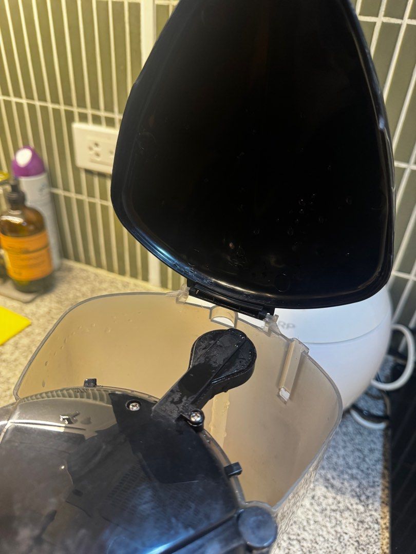 Hanabishi Coffee Brewer (Category: Coffee Machines & Makers) located in Paranaque City. Submitted by keyrends (Listing ID 1429334315, Image 2). Description: RFS: Bought a coffee machine at house Includes Simplus Coffee Grinder.