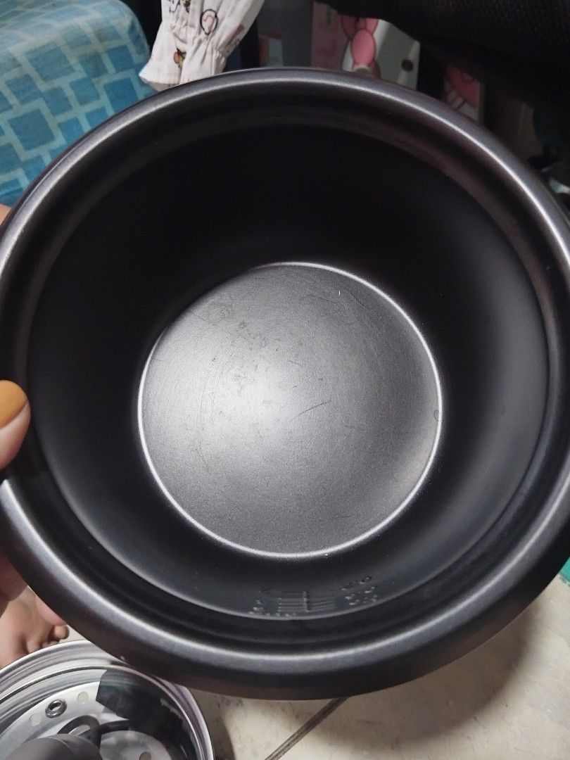 Hanabishi Rice Cooker with Steamer (Category: Cookers) located in Las Pinas. Submitted by shopwise_23 (Listing ID 1429233460, Image 2). Description: For sale! Hanabishi Rice cooker- 1L perfect sa mga nagsisimula palang magpamilya hehe. Rfs: decluttering decluttering .