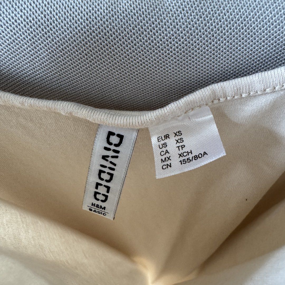 H&M Divided Maxi Dress - XS (Category: Dresses) located in Manila. Submitted by averioph (Listing ID 1429170691, Image 3). Description: Note: Seller is currently out of the country, item will be available from April 4 onwards. In very good condition Size: XS For grab/lalamove/self pickup Pickup arrangement c/o buyer Location: Sampaloc, Manila.