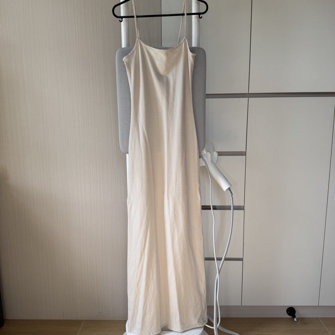 H&M Divided Maxi Dress - XS (Category: Dresses) located in Manila. Submitted by averioph (Listing ID 1429170691, Image 2). Description: Note: Seller is currently out of the country, item will be available from April 4 onwards. In very good condition Size: XS For grab/lalamove/self pickup Pickup arrangement c/o buyer Location: Sampaloc, Manila.
