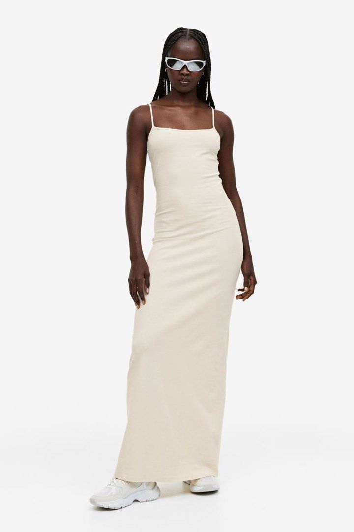 H&M Divided Maxi Dress - XS (Category: Dresses) located in Manila. Submitted by averioph (Listing ID 1429170691, Image 1). Description: Note: Seller is currently out of the country, item will be available from April 4 onwards. In very good condition Size: XS For grab/lalamove/self pickup Pickup arrangement c/o buyer Location: Sampaloc, Manila.