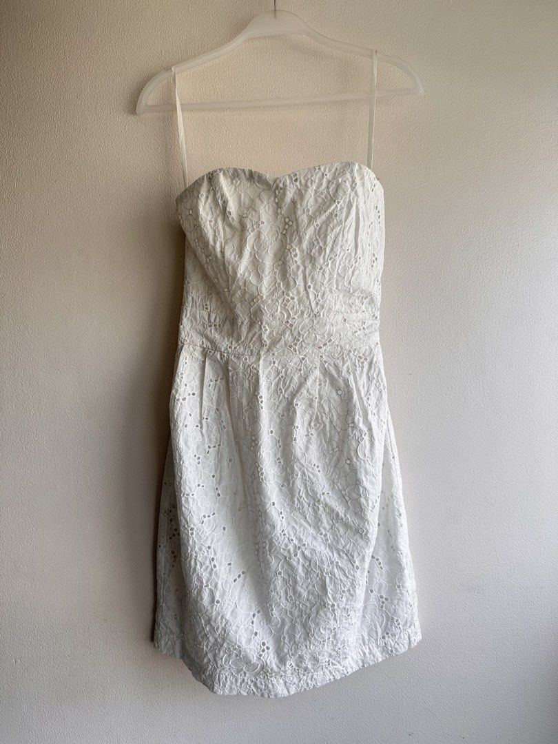 H&M White Eyelet Dress (Category: Dresses) located in Quezon City. Submitted by loveworn (Listing ID 1429230690, Image 1). Description: Good condition. RFS: major decluttering of clothes I haven’t worn in forever :).