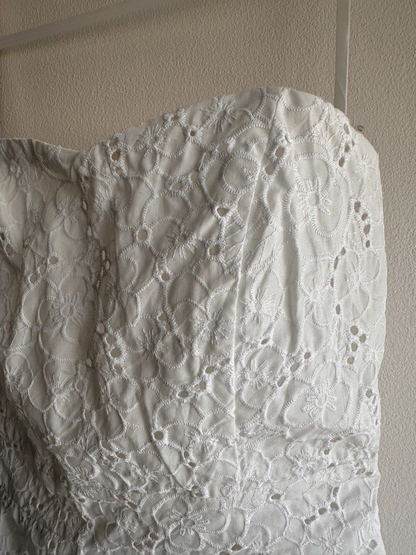 H&M White Eyelet Dress (Category: Dresses) located in Quezon City. Submitted by loveworn (Listing ID 1429230690, Image 2). Description: Good condition. RFS: major decluttering of clothes I haven’t worn in forever :).