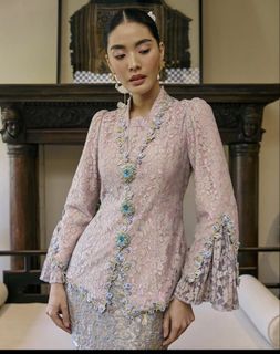 (Category: ) located in . Submitted by mythirdcloset (Listing ID 1429173015, Image 1). Description: .