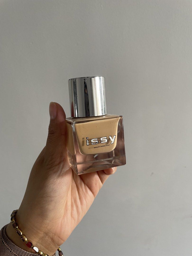 Issy & Co. Active Foundation in YM3 (Category: Makeup) located in Quezon City. Submitted by jenaysellz (Listing ID 1429201246, Image 1). Description: Not my shade anymore About 60% remaining 599 srp.
