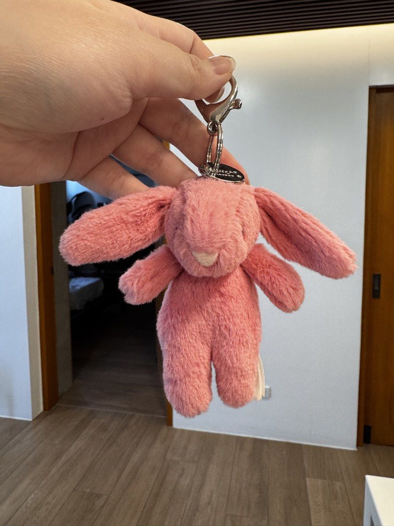 Jellycat Pink Bunny Keychain (Category: Plushies & Soft Toys) located in San Juan City. Submitted by Ichigounnie (Listing ID 1429191086, Image 1). Description: Jellycat pink bunny keychain MOP: GCASH 📍San Juan, Manila.