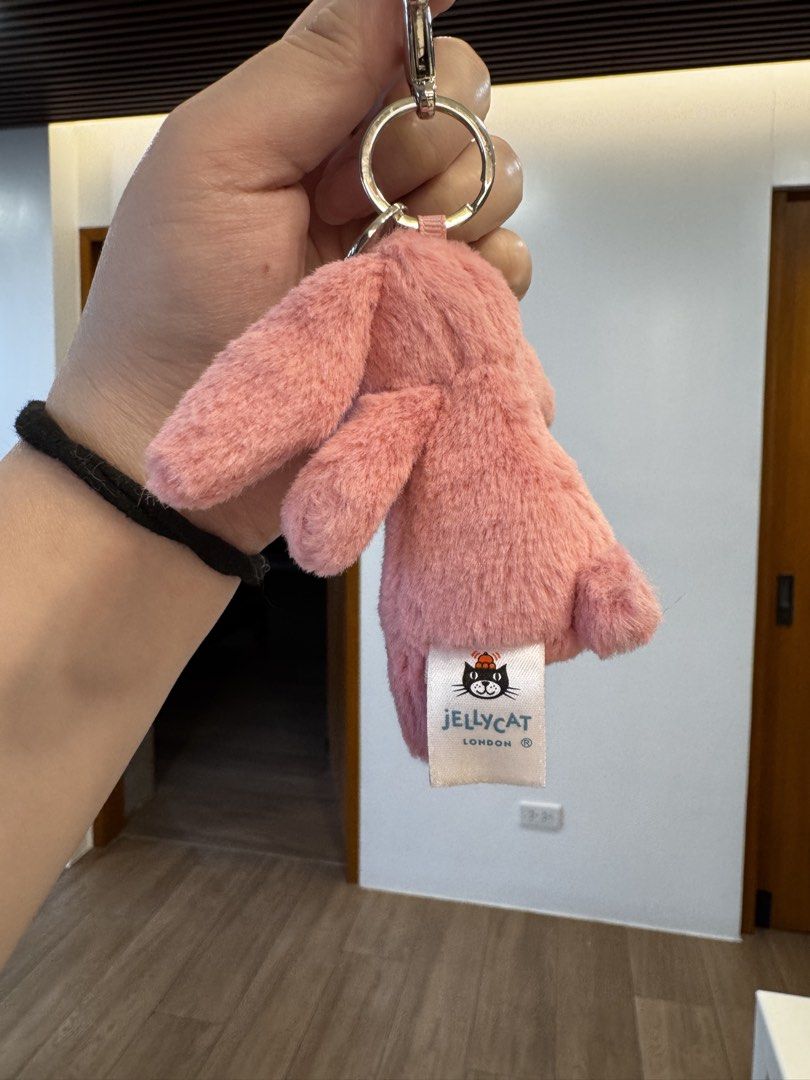 Jellycat Pink Bunny Keychain (Category: Plushies & Soft Toys) located in San Juan City. Submitted by Ichigounnie (Listing ID 1429191086, Image 2). Description: Jellycat pink bunny keychain MOP: GCASH 📍San Juan, Manila.
