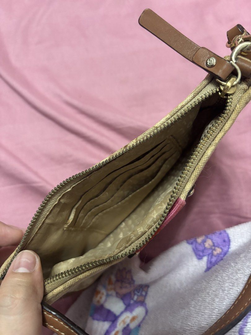 Kate Spade Pochette (Category: Luxury Bags & Wallets) located in San Juan City. Submitted by 1013_ajo (Listing ID 1429330888, Image 3). Description: - needs cleaning - 100% authentic.