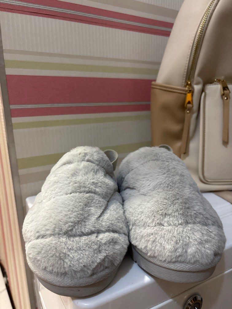 La Vie En Rose Slippers (Category: Slippers and slides) located in Quezon City. Submitted by den.declutters (Listing ID 1429242135, Image 1). Description: .