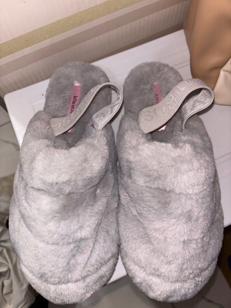 La Vie En Rose Slippers (Category: Slippers and slides) located in Quezon City. Submitted by den.declutters (Listing ID 1429242135, Image 2). Description: .