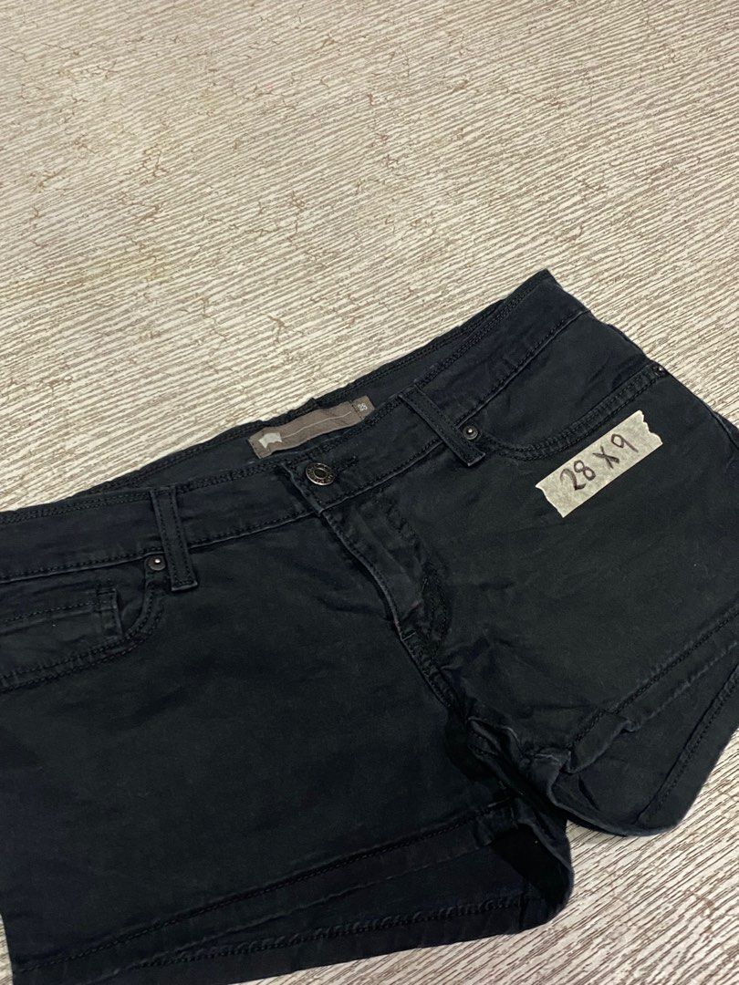 levis minis short black jeans short (Category: Shorts) located in Bulacan. Submitted by bargainrack (Listing ID 1429224377, Image 2). Description: .